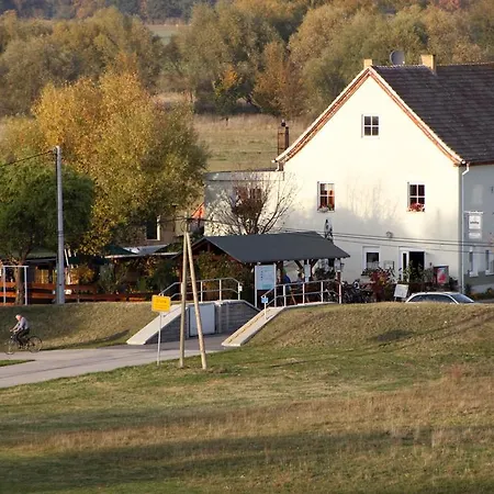 Faehrhaus 아파트 Gruna